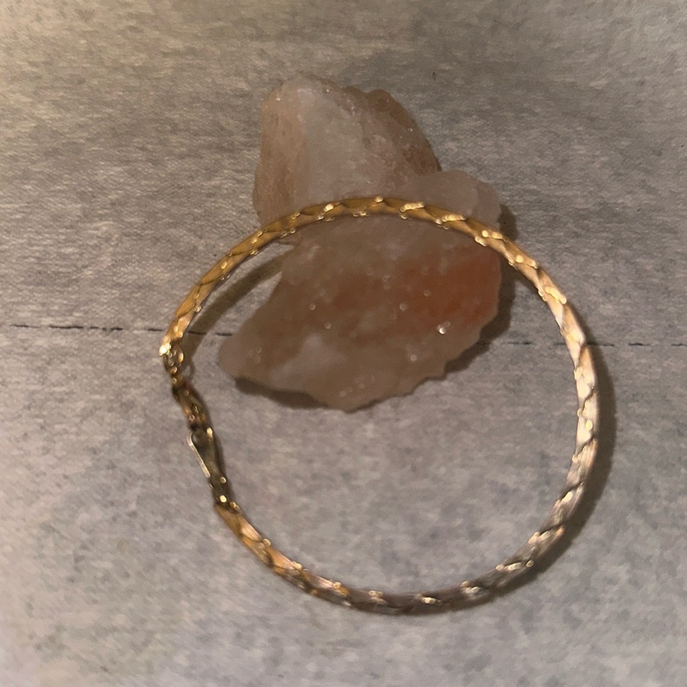 Small Gold Tone Bracelet, Approx. 7”, Clean.